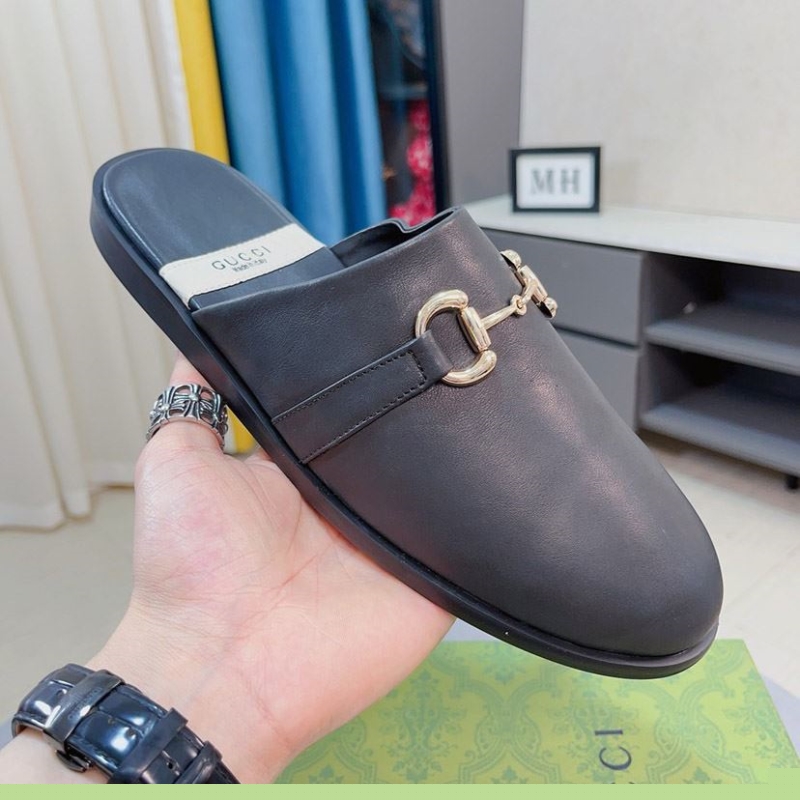 G*u*i slippers